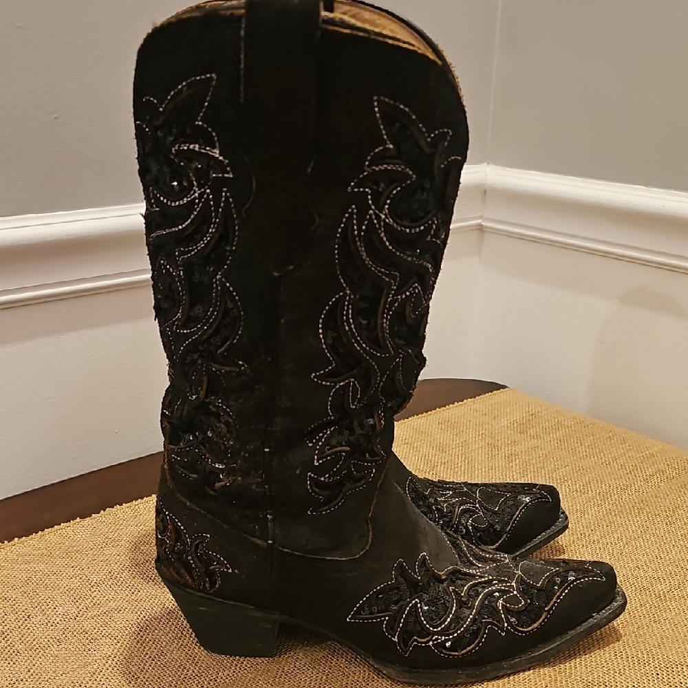 Corral Black Heeled Boots with Embroidery